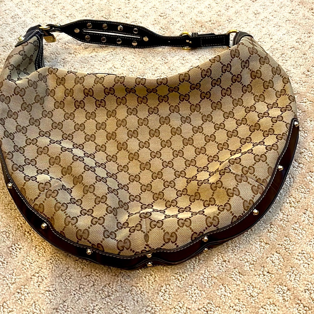 GUCCI shoulder bag with zipper top